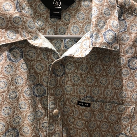 Men’s Volcom button down - Picture 3 of 6